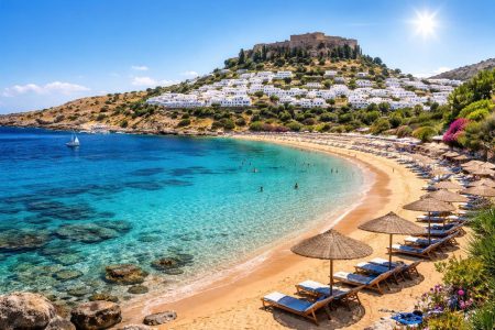 plage-rhodes-eaux-turquoise-maisons-blanches
