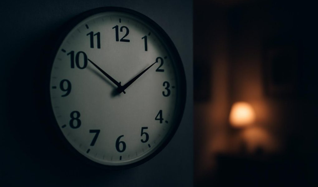 Signification des Heures Miroir Inversées : Quel Message se Cache Derrière ?