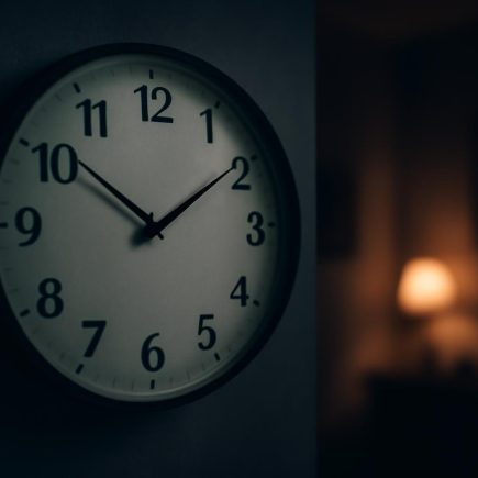 Signification des Heures Miroir Inversées : Quel Message se Cache Derrière ?